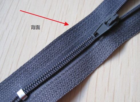 衣服拉鏈洗水后變卷了怎么辦 不是原來(lái)平順的那樣了,像波浪一樣