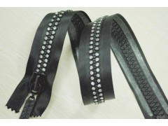 廠家直銷鉆石拉鏈_供應(yīng)產(chǎn)品_廣東深圳國旗拉鏈